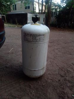 30 Lb Full Propane Tank