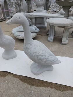 FIRM. 28" Concrete GOOSE Statue, Pls , read All The information
