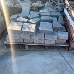 Simplice Wall With Cap