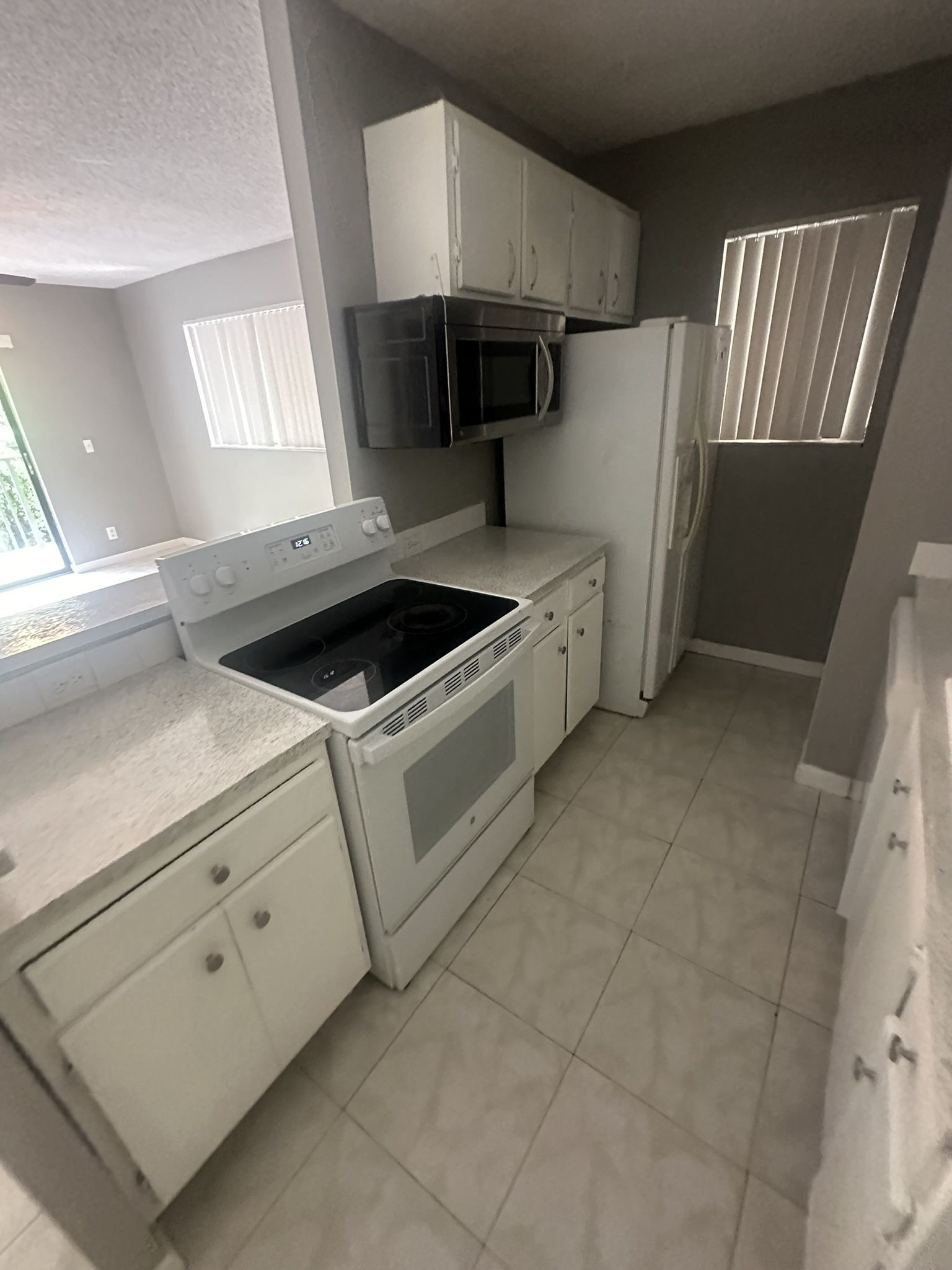 2 Cuartos 2 Baños Disponible !