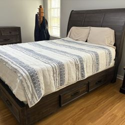 Queen Bedroom Set (mattress Included) 