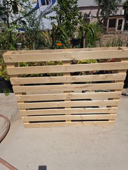 Wood pallet