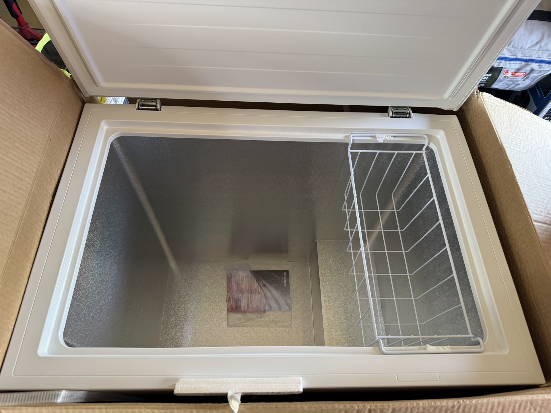 Hisense 5.0 Garage chest Freezer