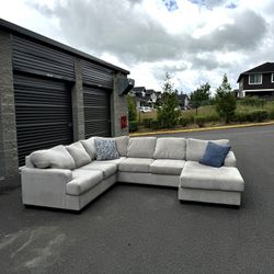 Ashely Sectional Couch (FREE DELIVERY)