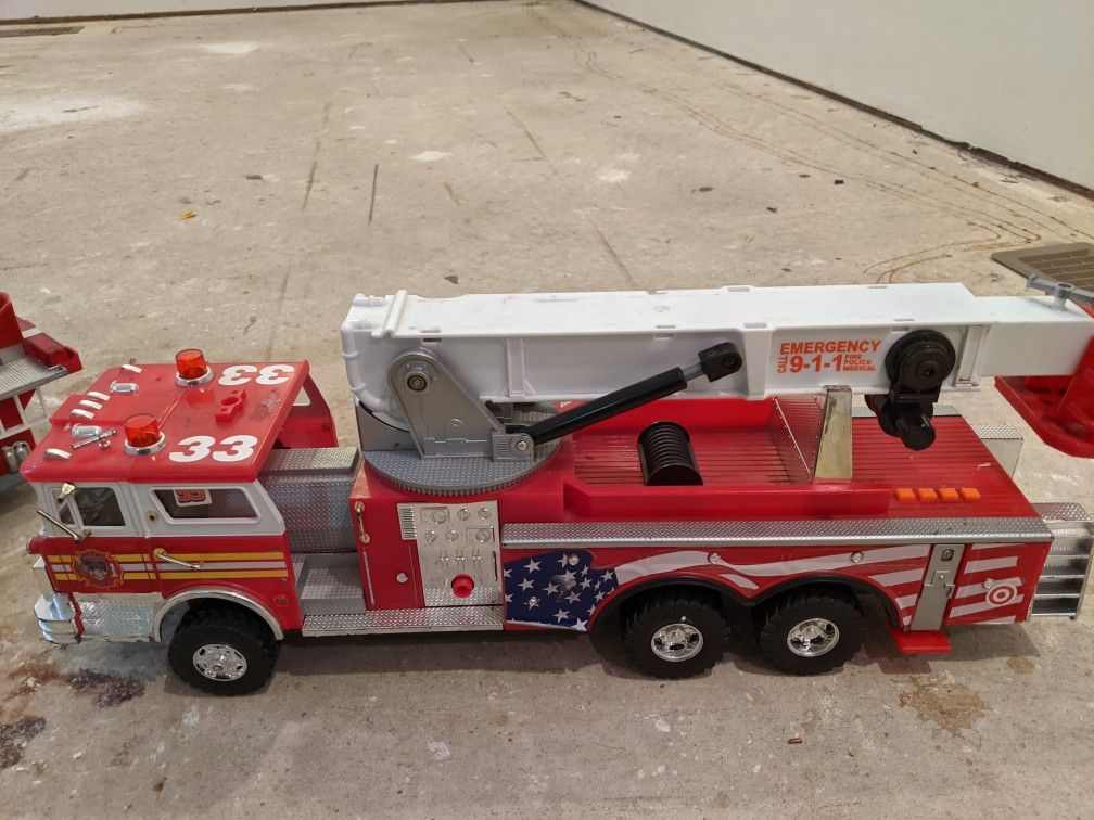2 Fire Trucks