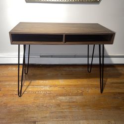 Modern Style Desk 