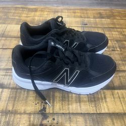 New Balance 460 v3 running shoes in a black and white Size 9.5 women’s.