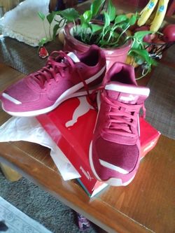 Retro PUMA tennis shoes nuevos
