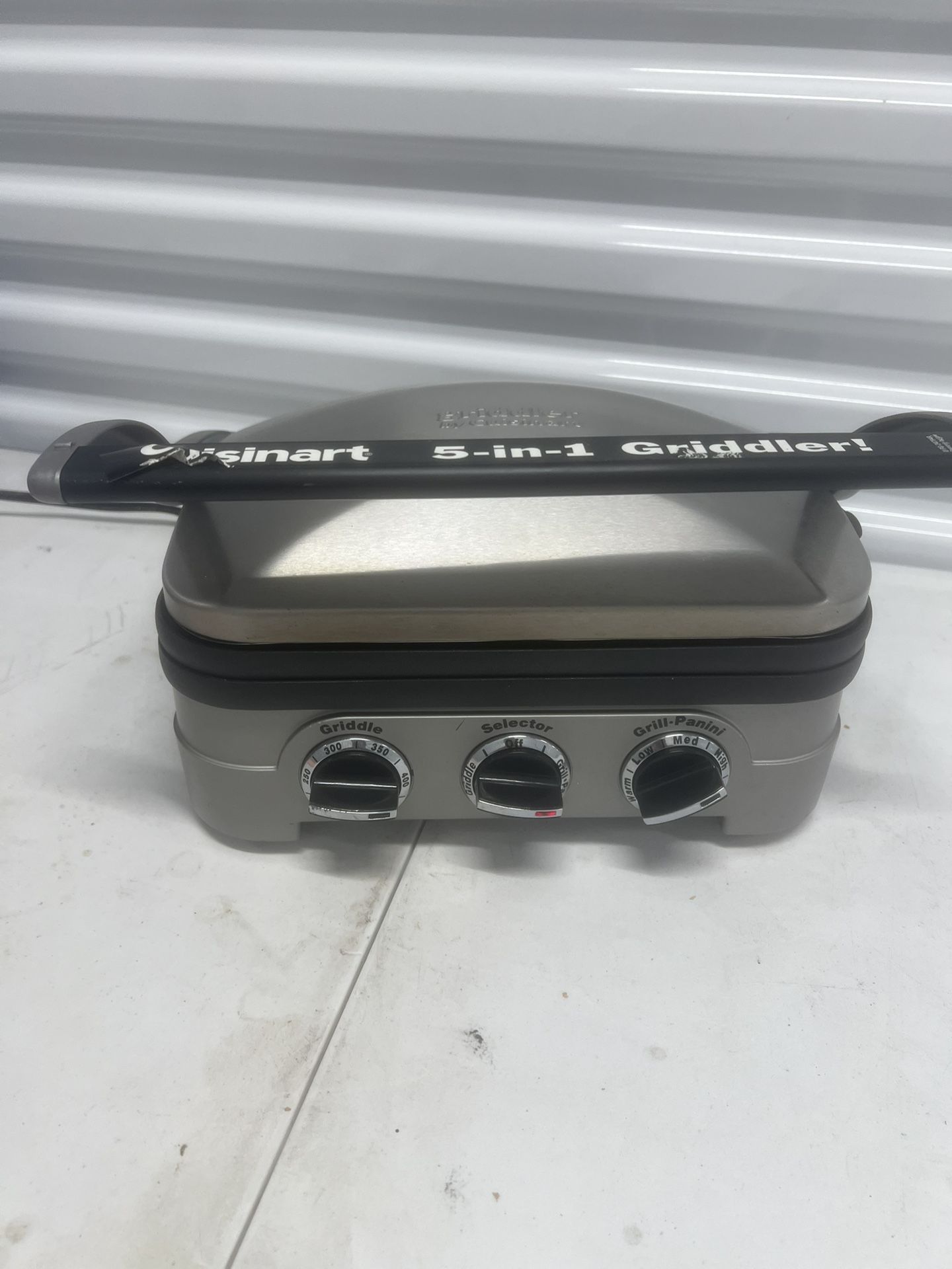 Cuisinart Griddler GR-4N 5-in-1 Full Grill Griddle Half/Half Panini Press Clean. Used in excellent condition and fully functional!