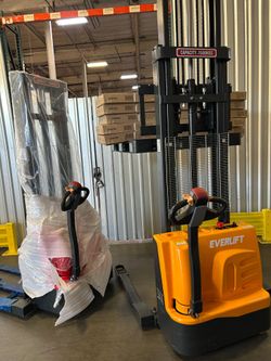 Electric Forklift Pallet Stacker – NEW – Compact & Powerful