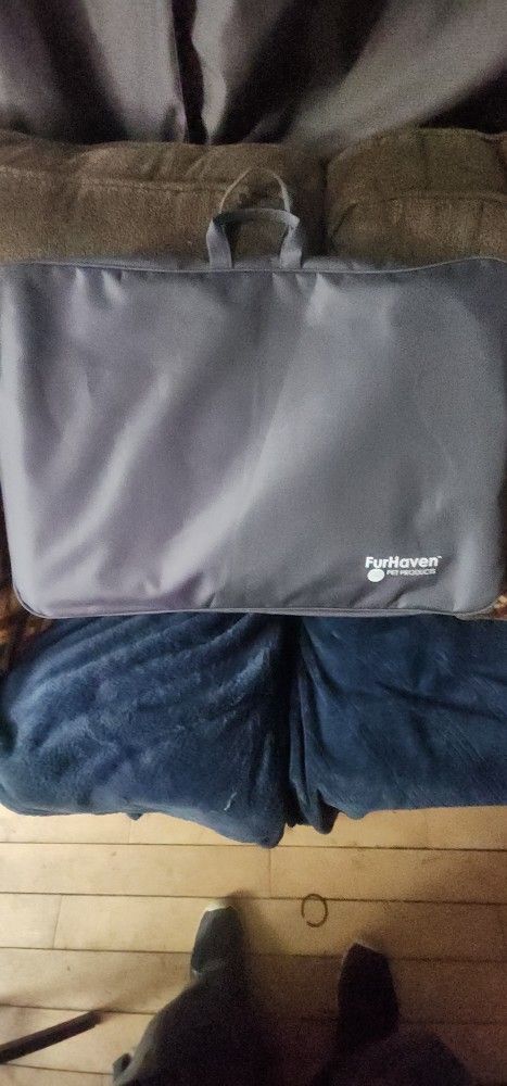 FurHaven Deluxe Pet Barrier And Seat Protector With Carrying Bag