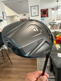 New Taylormade QI4D 9* Driver w/Reax S flex Shaft