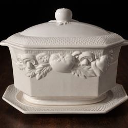 Elegant white ceramic soup tureen with lid & base