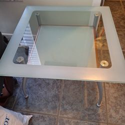 Contemporary END Table REDUCED 20$