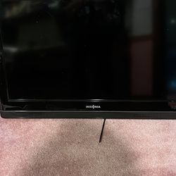 Insignia 27 inch TV with wall mount