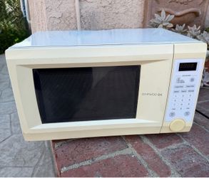 Daewoo Cooking Countertop Microwave Oven White 0.7 cu ft 700W, $35