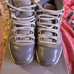 BIG KIDS 6.5 COOL GREY RETRO JORDAN 11