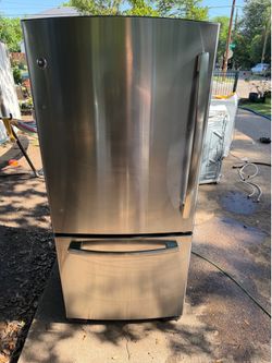 30 Inch Bottom-Freezer Refrigerator with 20.3 cu. ft. Capacity, 3 Adjustable Glass Shelves, Gallon Door Storage, 3 Storage Drawers, Dairy Compartment,