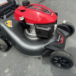 Like New Honda HRN 216 Self Propelled Mower 170cc Engine w/21” Cutting Deck.Quality Honda.Price Firm