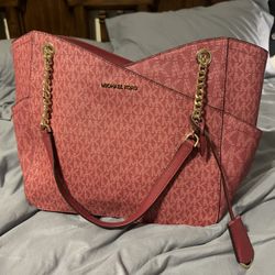 Burgundy Michael Kors Handbag with Gold Accents – Elegant & Bold 👜✨