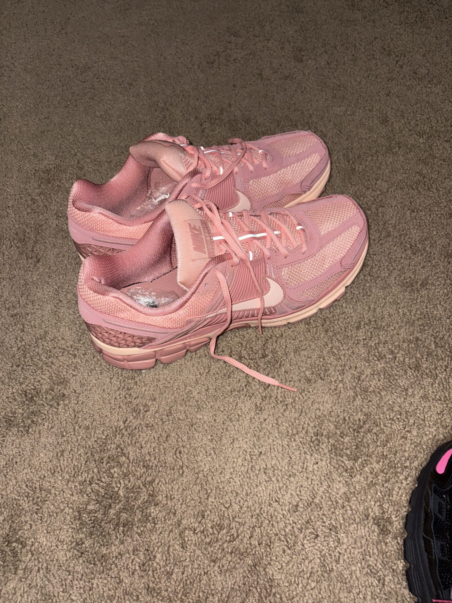 Vomero 5 Red Stardust 