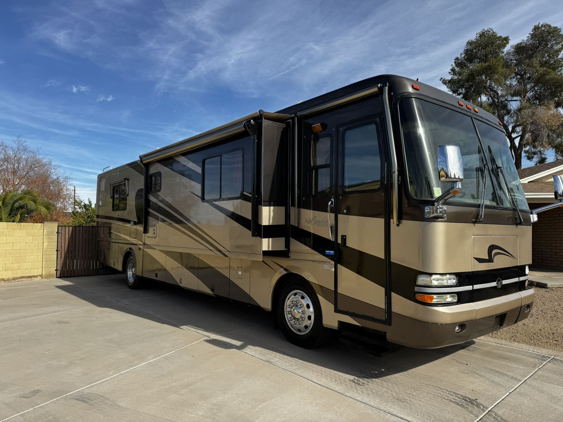 2003 Monaco Camelot 350hp Cummings Diesel With 3 Slides