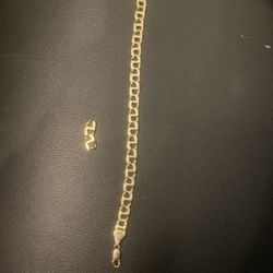 14k Solid Gold Bracelet .