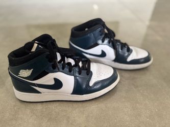 ike Air Jordan Size: Youth: 5/ Women: 6.5
