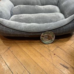 Cat/ Dog Bed (BRAND NEW)