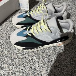 YEEZY 700 WAVE RUNNER 