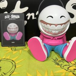 CraxToys Sit N’ Smile Mini Blind Box Crax Vice 