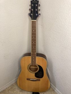 Acoustic guitar (Mitchell)