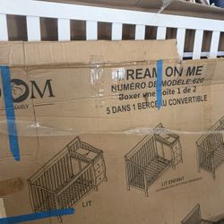 Baby Convertible Crib and Changer With Storage Drawer