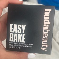 Huda Beauty Loose Baking Powder 