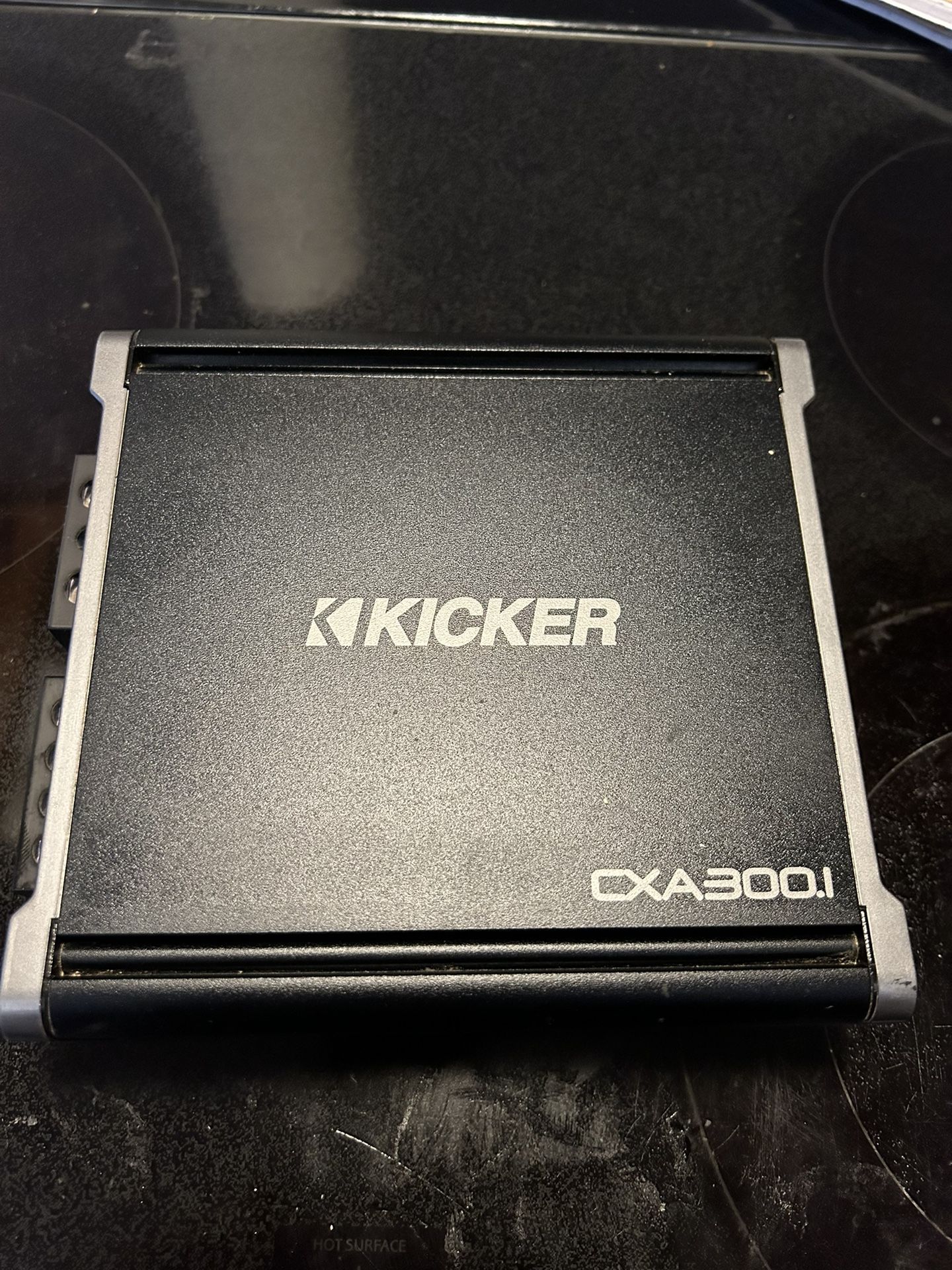 Kicker CXA 300.1