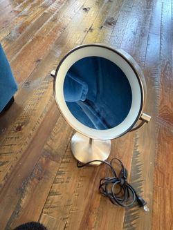 Lighted Vanity Mirror with Stand