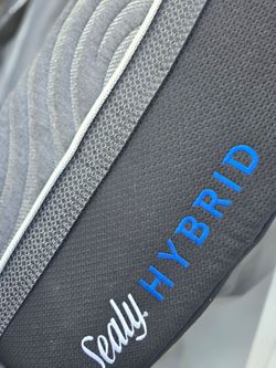 King size sealy hybrid matress with Boxpring free Delivery