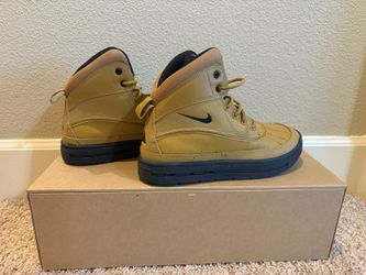 Nike boots 5Y