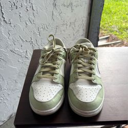 Nike dunks low