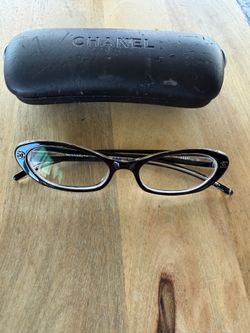 Channel eyeglasses and case