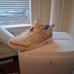 Jordan 4 Spizike Cocanut Cream 
