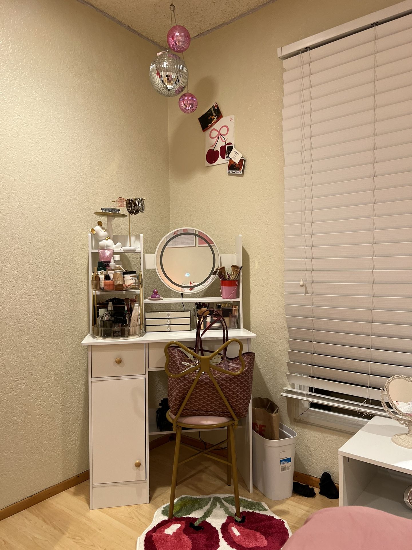 Vanity with mirror and lights + pink bow chair