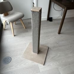 Tuft And Paw – Zip Scratching Post