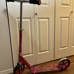 Razor A5 Lux Kick Scooter 