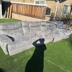 reclining sectional sofa / home-theater style couch