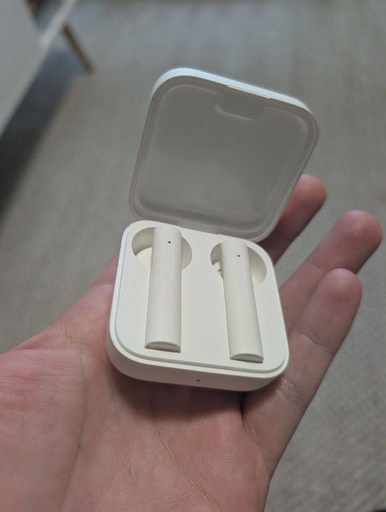 Xiaomi True Wireless Earbuds with Charging Case