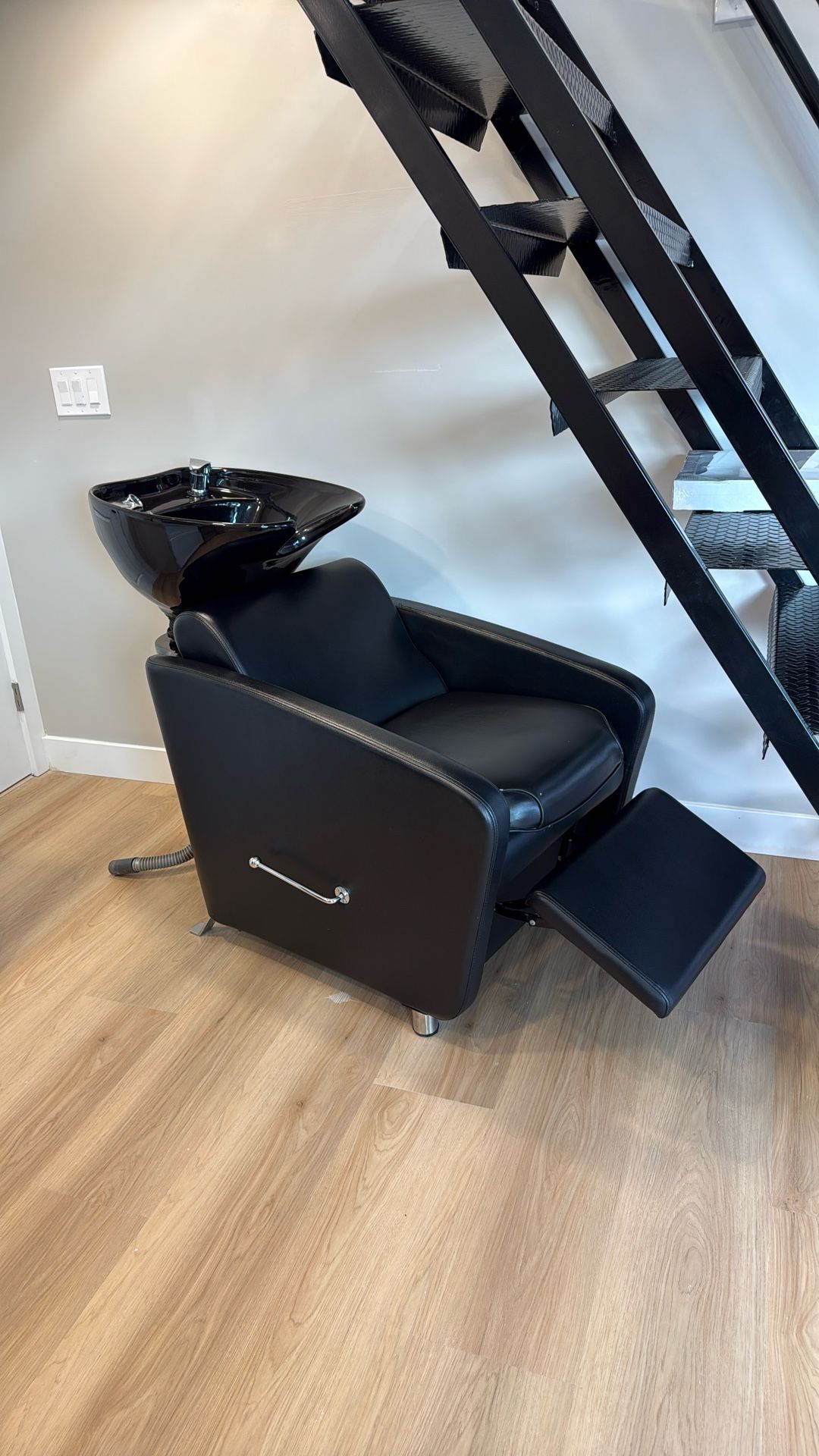 Shampoo Bowl & Chair