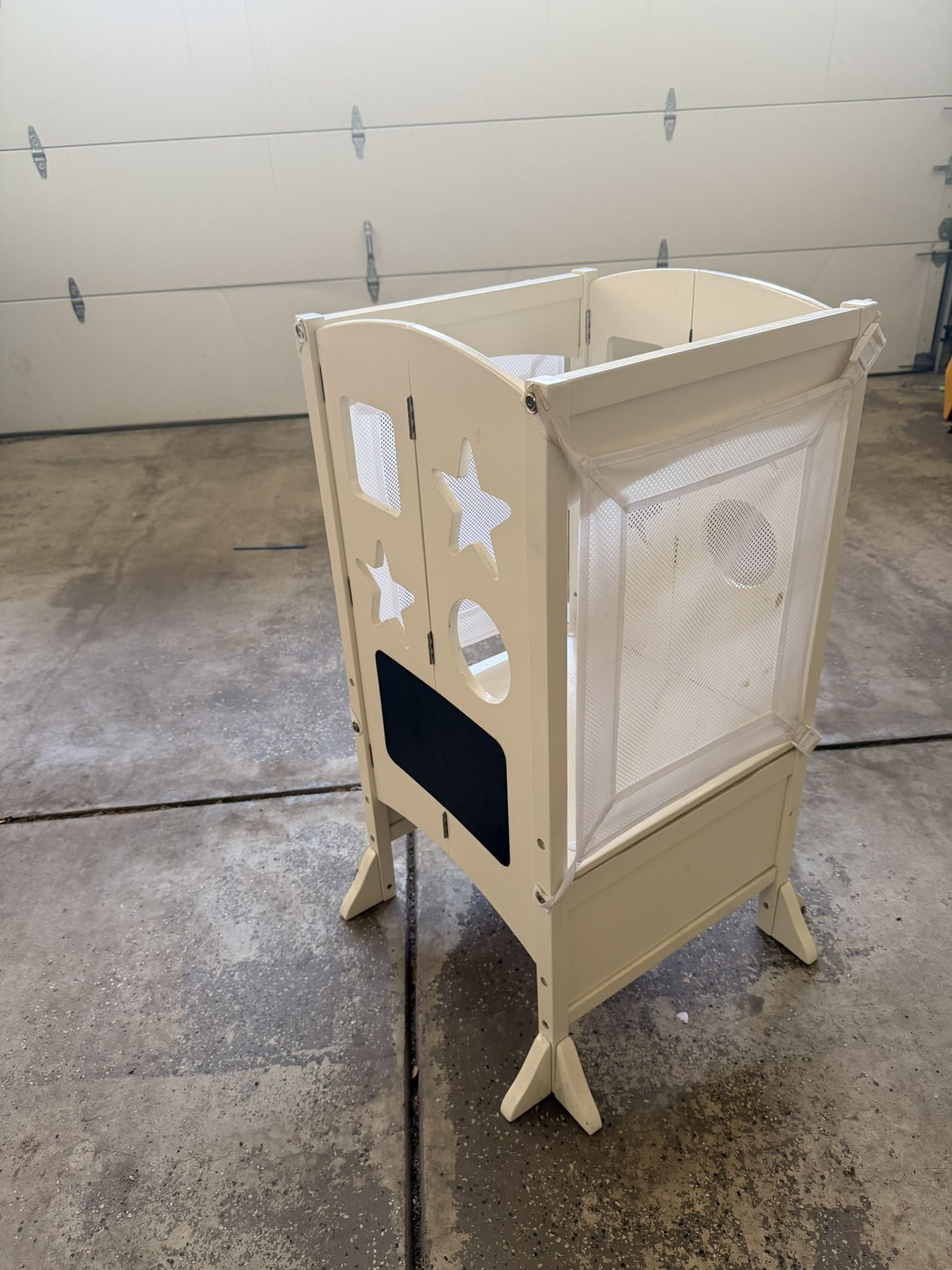 Guidecraft Kitchen Helper Stool