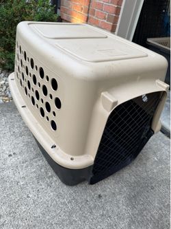 Petmate Medium 32x26x24” Pet Crate in good shape!