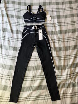Alo yoga black/white matching set